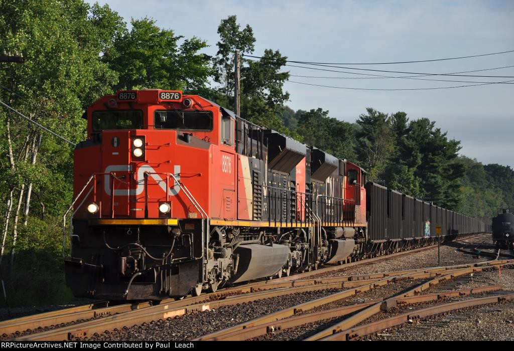 Ore loads cruises south past the yard